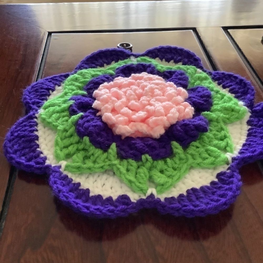 HAND MADE CROCHET POT HOLDER FLORAL DESIGN - Picture 5 of 6